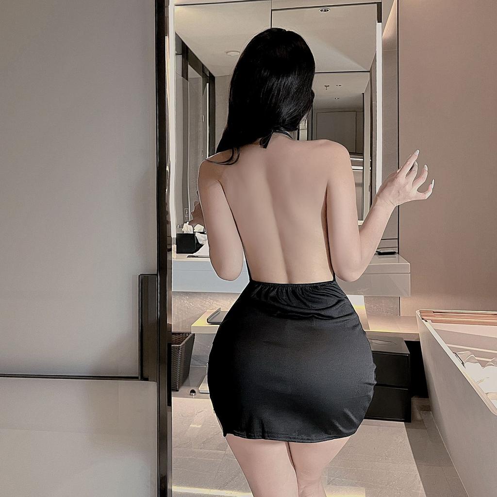 Pure sensual sensual lingerie, seductive and alluring halter neck, chain spaghetti-strap pajama set, hip-hugging short skirt, hot nightclub uniform