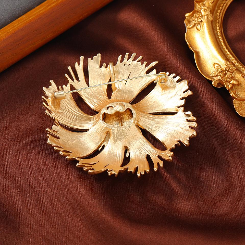 New Court French Style Tassel Corsage Matte Gold Flower Coat Suit Female Vintage Brooch