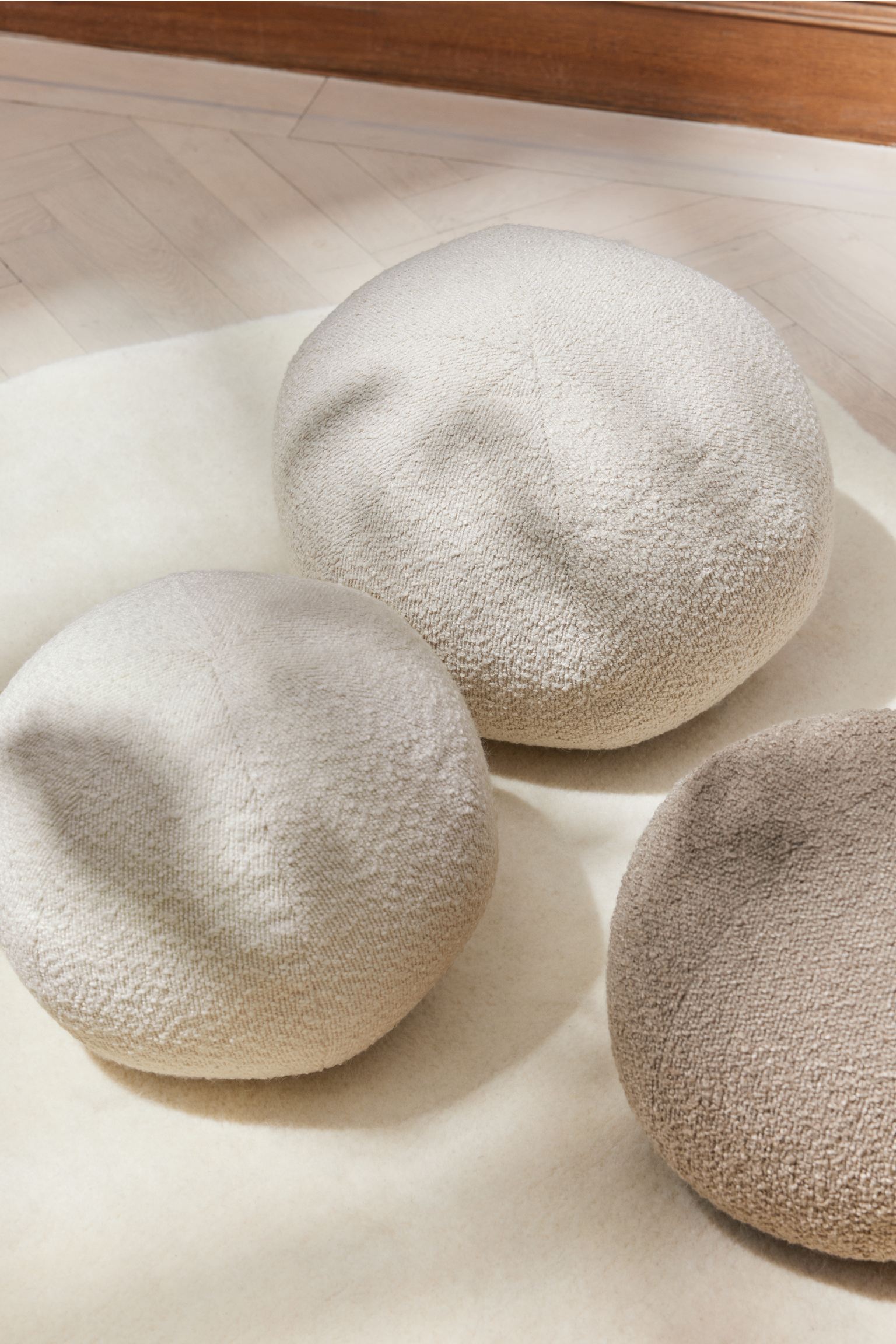 

Подушка в форме глобуса