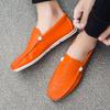 Trendiga platta gröna loafers herr mode slip-on vardagsskor för män mjuka bekväma andningsbara halkfria herr lädermockasiner