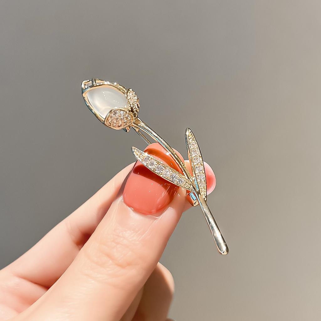 Tulip Brooch Women'S High-End Luxury Brooch Temperament Pin Niche Design Cardigan Clothes High-End Accessories