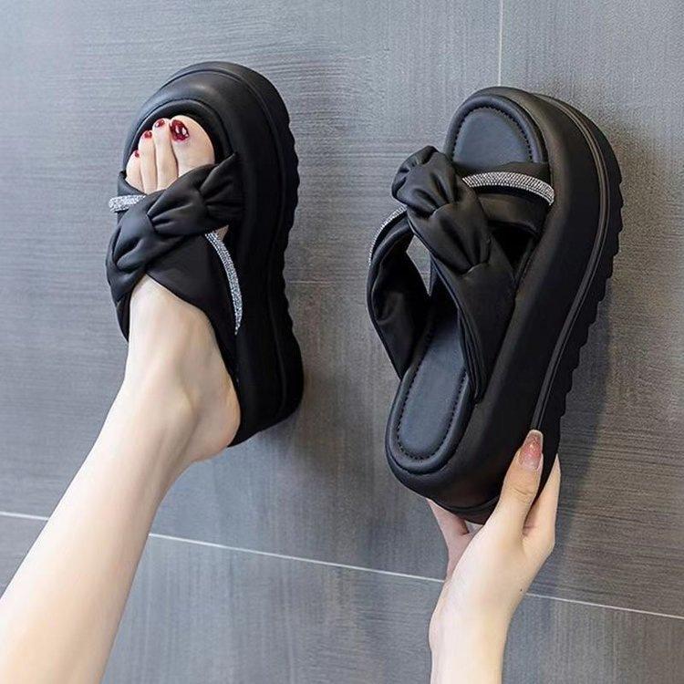 Premium thick-bottomed cool slippers 2025 summer wear new heightening fashion explosion Internet celebrity non-slip super fire slippers