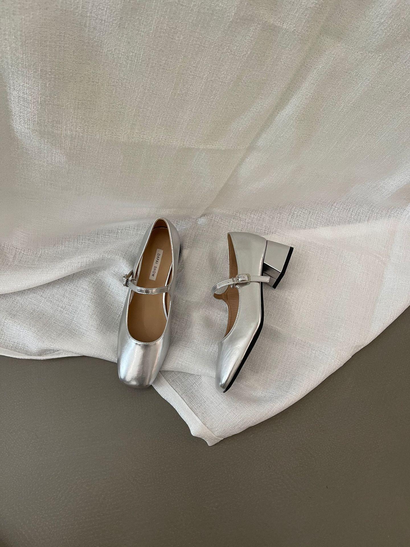 

Серебряные туфли Мэри Джейн Лолита для женщин 2024 года, новые туфли на высоком каблуке с ремешком на щиколотке, женские туфли на толстом каблуке из лакированной кожи для вечеринок, косплей 39