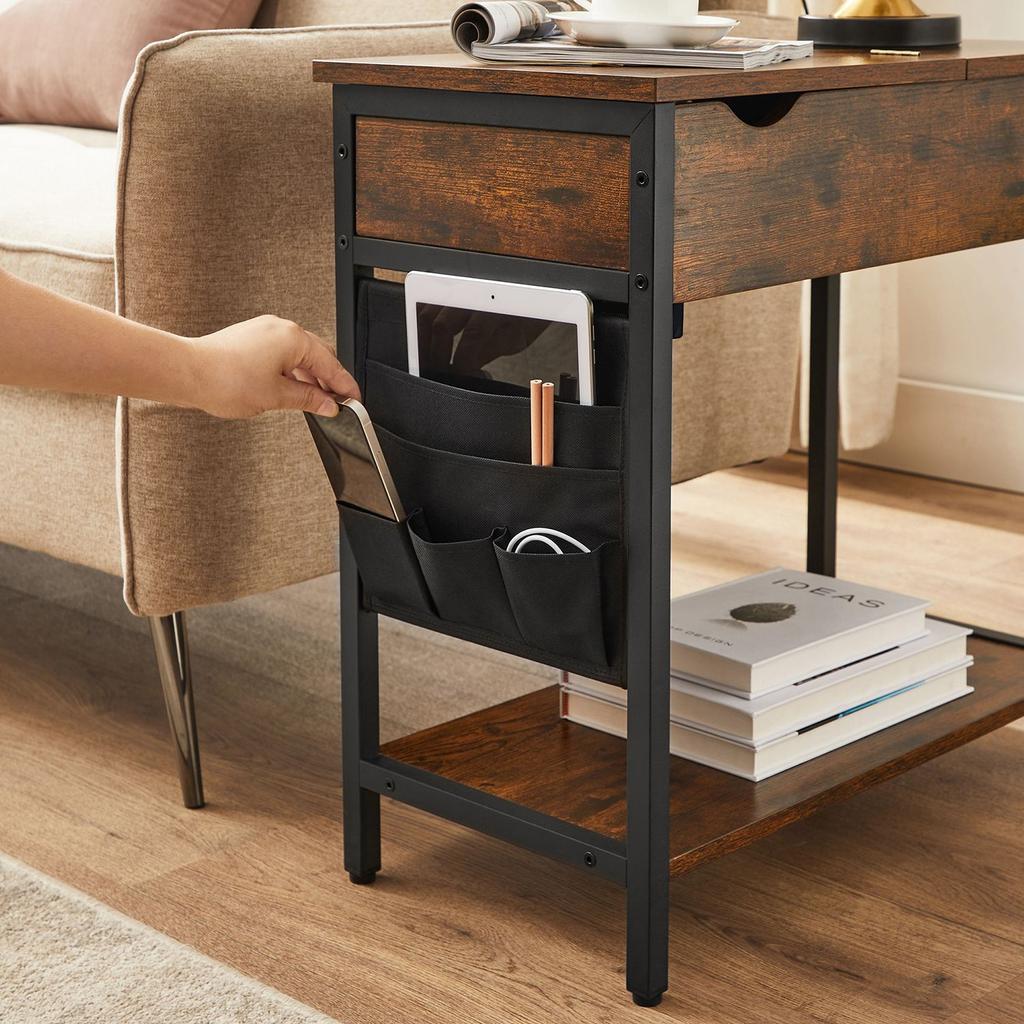 VASAGLE Tavolino Pieghevole Comodino con Prese Piano Tavolo Pieghevole con Ripiano e Borsa in Tessuto per Soggiorno Camera da Letto Marrone Vintage Nero