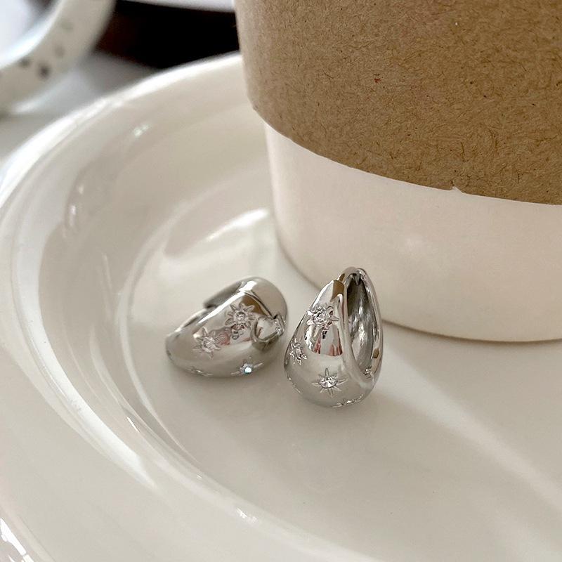 

Metal water drop earrings, ear buckles for women, new trendy star zircon earrings, wind personalized studs. срібний