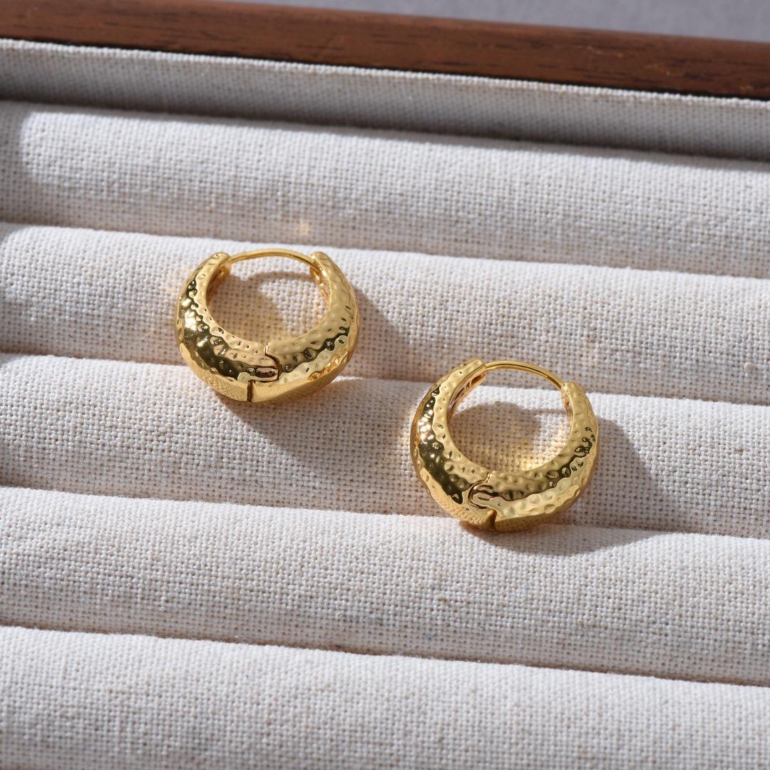 Chic European-American Metal Texture Earrings: Versatile, Elegant Fashion Accessory