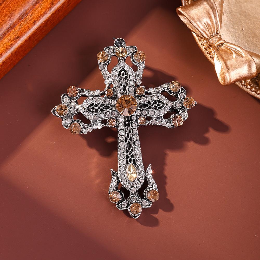 Evropská, americká středověká křížová brož zdobená diamanty retro dvorní styl high-end niche design květinové brože pánské doplňky ke kostýmu