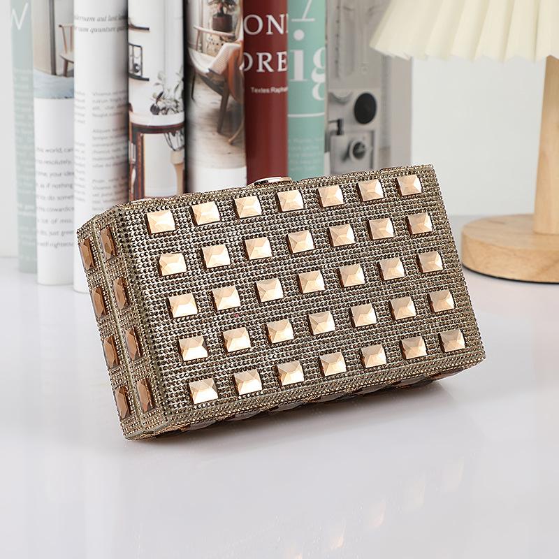 

New solid color square rhinestone dinner party, trendy and fashionable commuter wedding bride chain shoulder bag 19*11*5.5 коричневий