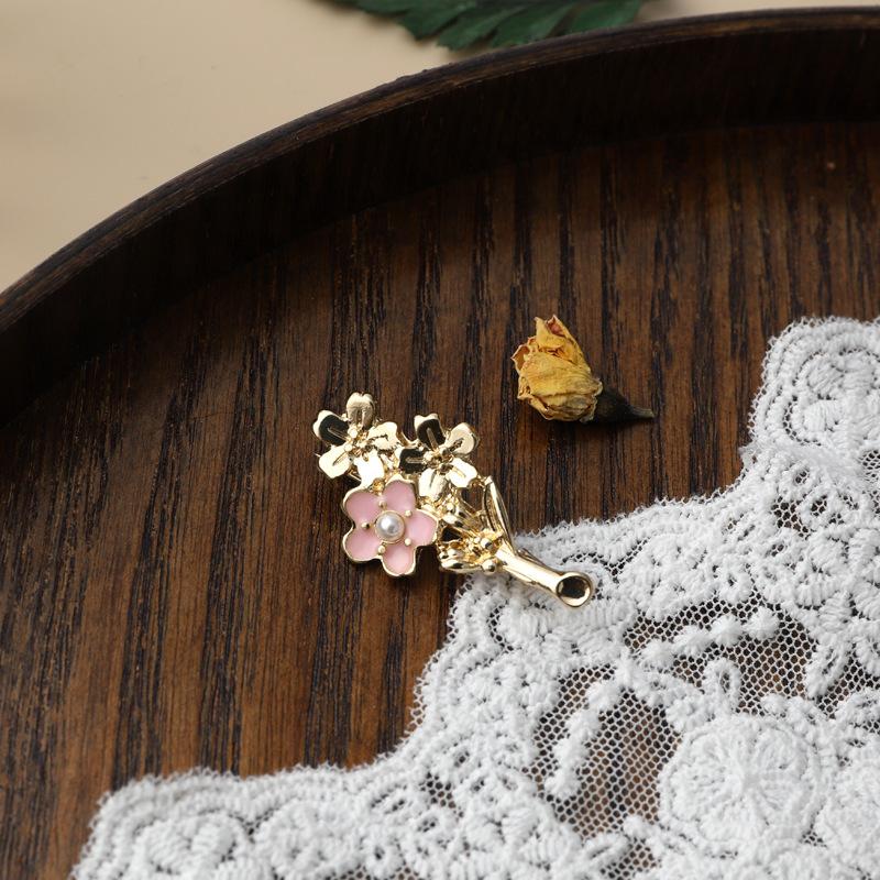 Squisiti Spille Spille Smaltate a Forma di Cuore di Fiori Vintage Eleganti da Donna Spille Distintivi Accessori Classici Vintage da Donna per Maglione Cappotto