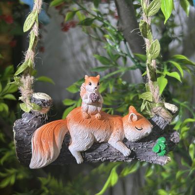 Garden Figure High-Simulation Synthetic Resin Sleeping Squirrel Design Hanging Decoration Simulated Leaf Swing Ornament