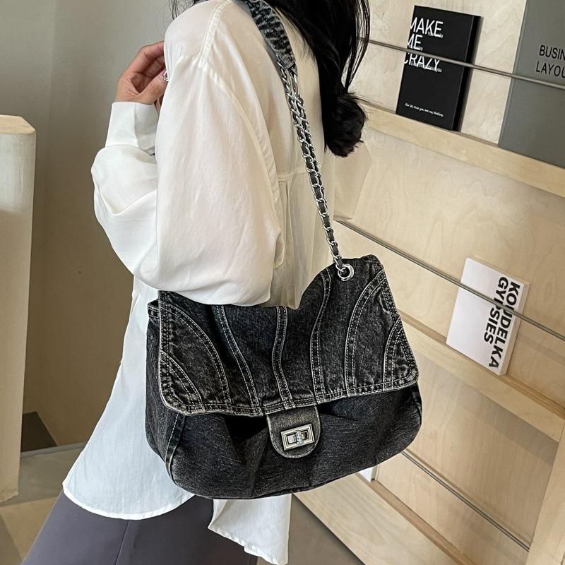 2025 New Fashionable and Versatile Chain Underarm Bag Large Capacity Commuter Shoulder Tote Bag