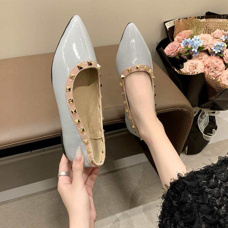 Thick Heel Pointed Flat Bottom Women's Shoes Europe and the United States In the Spring of 2025 New Shallow Mouth Foot Cover Rivets Flat He