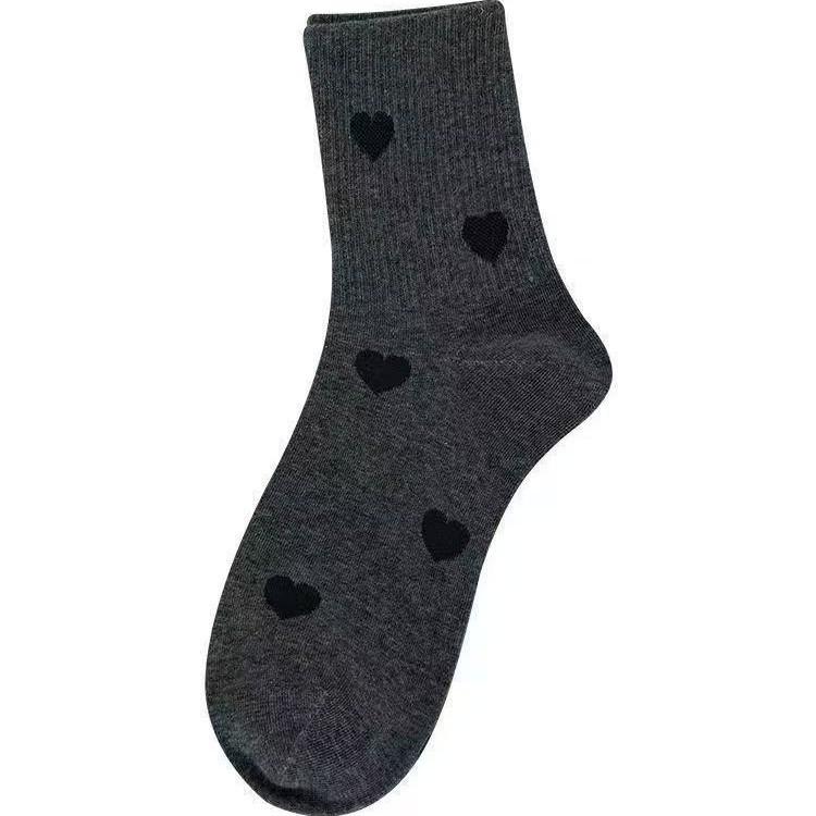 2025 Spring/Summer Trendy High-Value Japanese Women's Cute Heart-Shaped Mid-Calf Socks