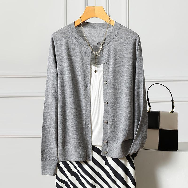 Yangzi Women's Slimming Wool Cardigan - Spring/Summer Round Neck, Loose Fit, Gentle Style, Age-Defying Design