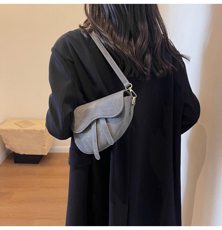 Retro Mini-Sattel-Umhängetasche: Europäischer & Amerikanischer Stil, Denim-Lippenstift-Design