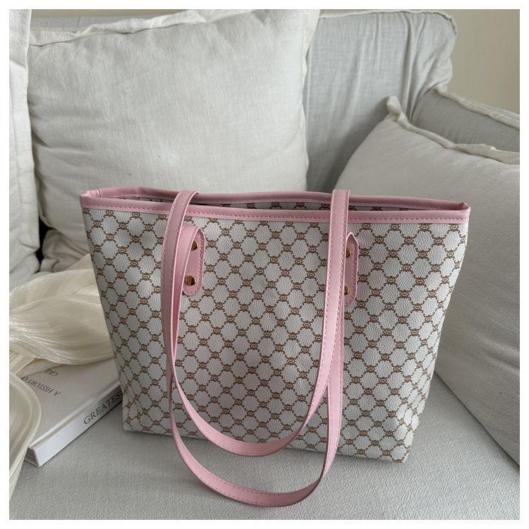 

2025 Women s PU Stitching Large Capacity Tote Bag - Versatile Commuter, Single Shoulder, for All Ages розовый