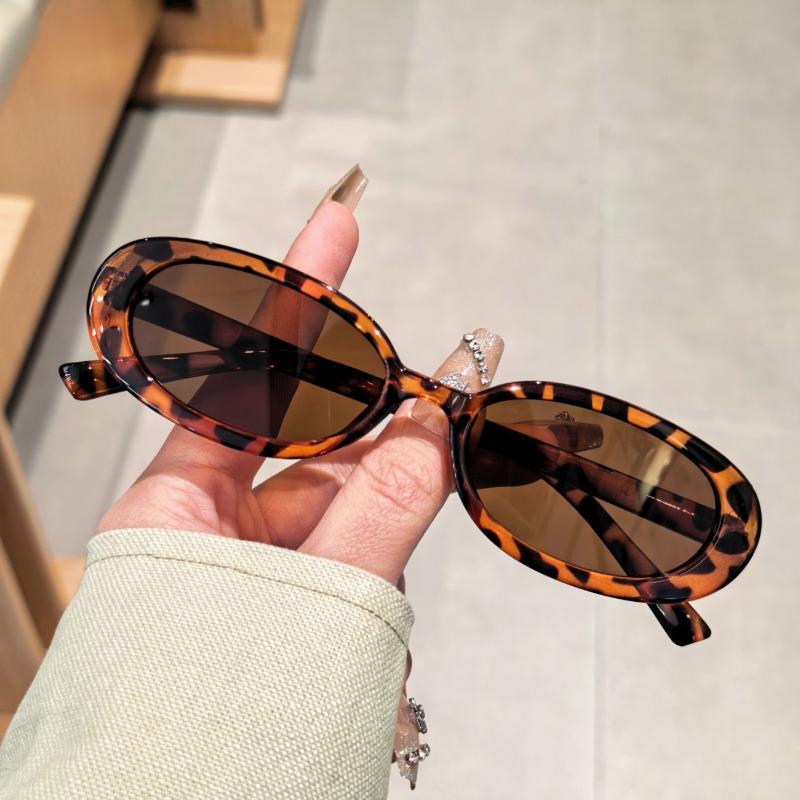 1pc Vintage Fashionable Small Frame Oval Shaped Plastic Sunglasses Outdoor Travel Beach Holiday