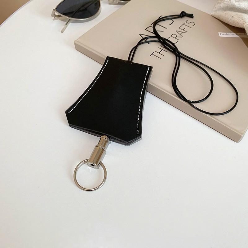 Lange ausziehbare Schlüsseltasche aus Leder mit Anhänger zum Aufhängen am Hals, Leder-Markenhalskette, hängende Brille, Schlüsselanhänger, Nischenzubehör, Trend