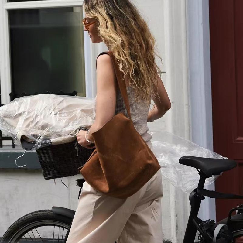 Autumn 2025 Versatile Large-Capacity Suede Bucket Tote Bag