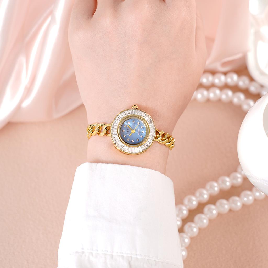 Retro Exquisite Luxury Gold Women'S Watch Niche High-End Fritillary Women'S Quartz Watch