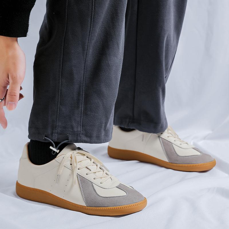 Fashion New Men's Casual Sneakers Breathable Running Shoes Lightweight Walking Shoes Fashion Athletic Tennis Flats Non-Slip Skate Shoes