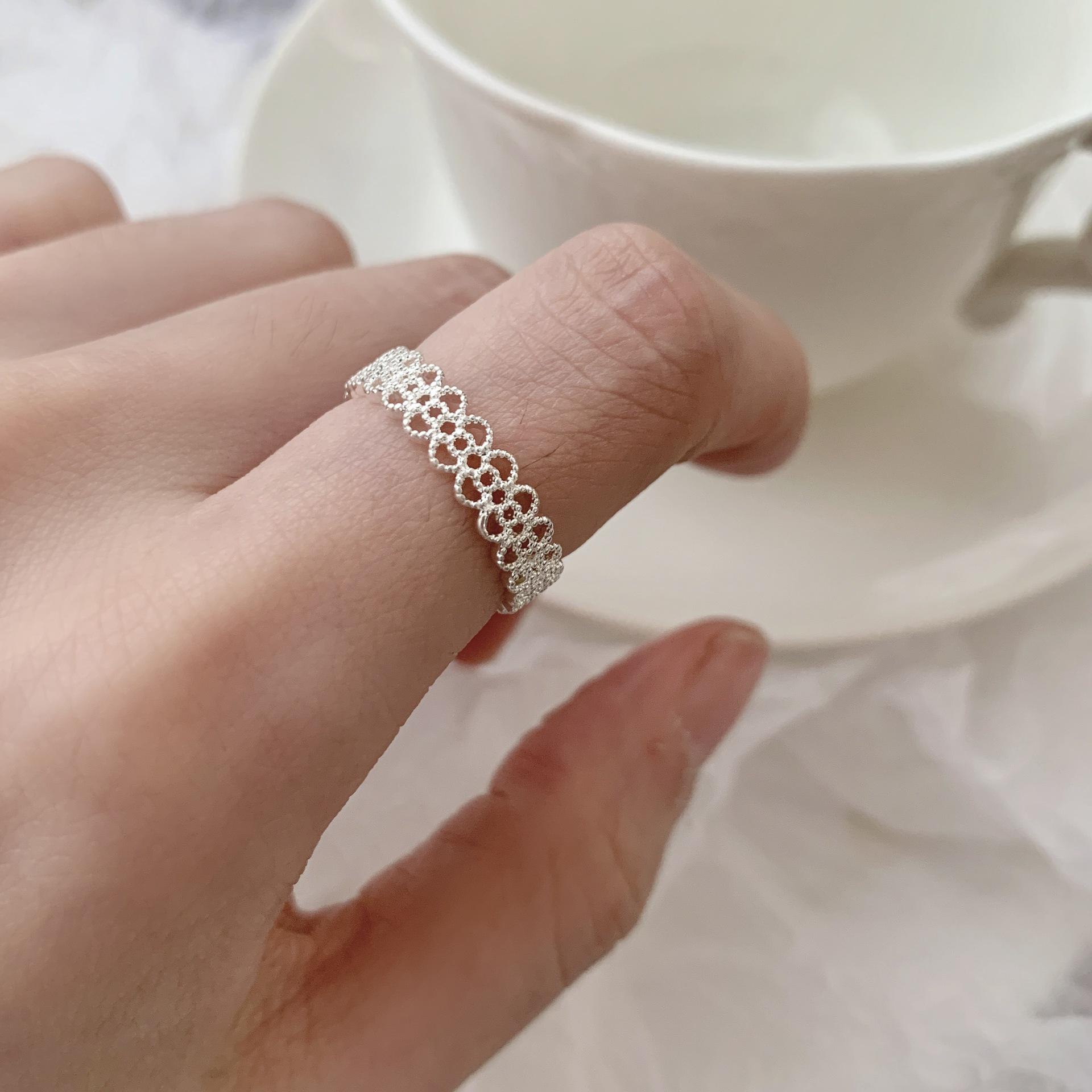 

Elegant Lace Flower Ring: Versatile, Luxury Open Finger Design for Women Adjustable Open