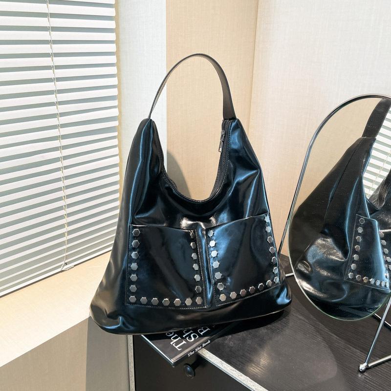 Fashion bag women's large capacity high sense women's commuting big bag retro rivet portable tote bag