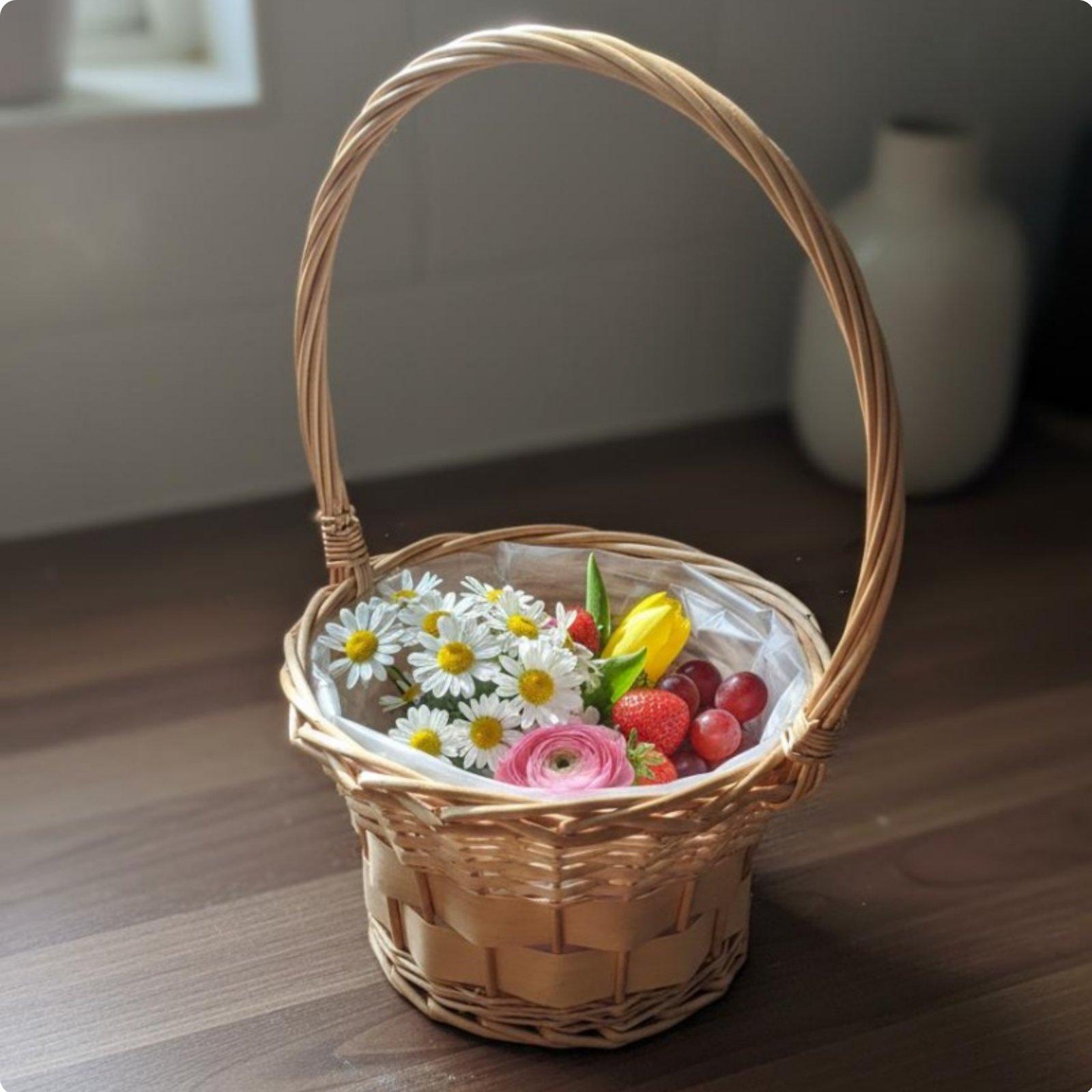 Wicker Gift Basket with Handle Rustic Design Handwoven Fruit Picking Basket for Party