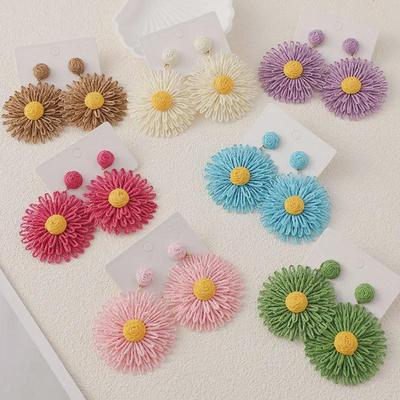 Orecchini in rafia a girasole - Accessorio moda di alta gamma intrecciato a mano per viaggi e fotografia delle vacanze