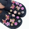 20 Stück Schuh-Anhänger Set Lila Schmetterling Kirschblüte Bär Pentagramm Schuh-Dekoration Schnalle für Sandalen Clogs DIY Zubehör Geschenk