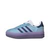 KSENIASCHNAIDER x Gazelle Bold Blue Denim Dámské tenisky Dodavatel-Barva Cloud-White IG4339