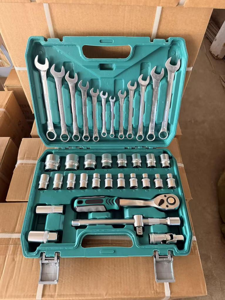 151-Piece Black Chrome Vanadium Steel Socket and Auto Repair Tool Set