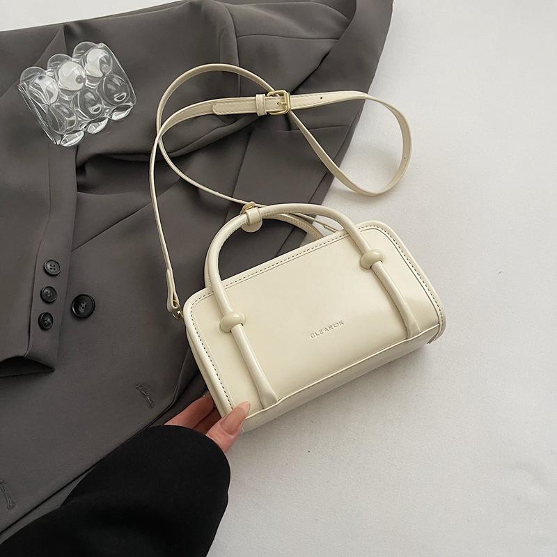 

High-End Pu Shoulder Bag With Bear Pendant Trendy Square Bag Women Commute Diagonal Crossbody Bag Girly Ladies Sling Bag as the picture