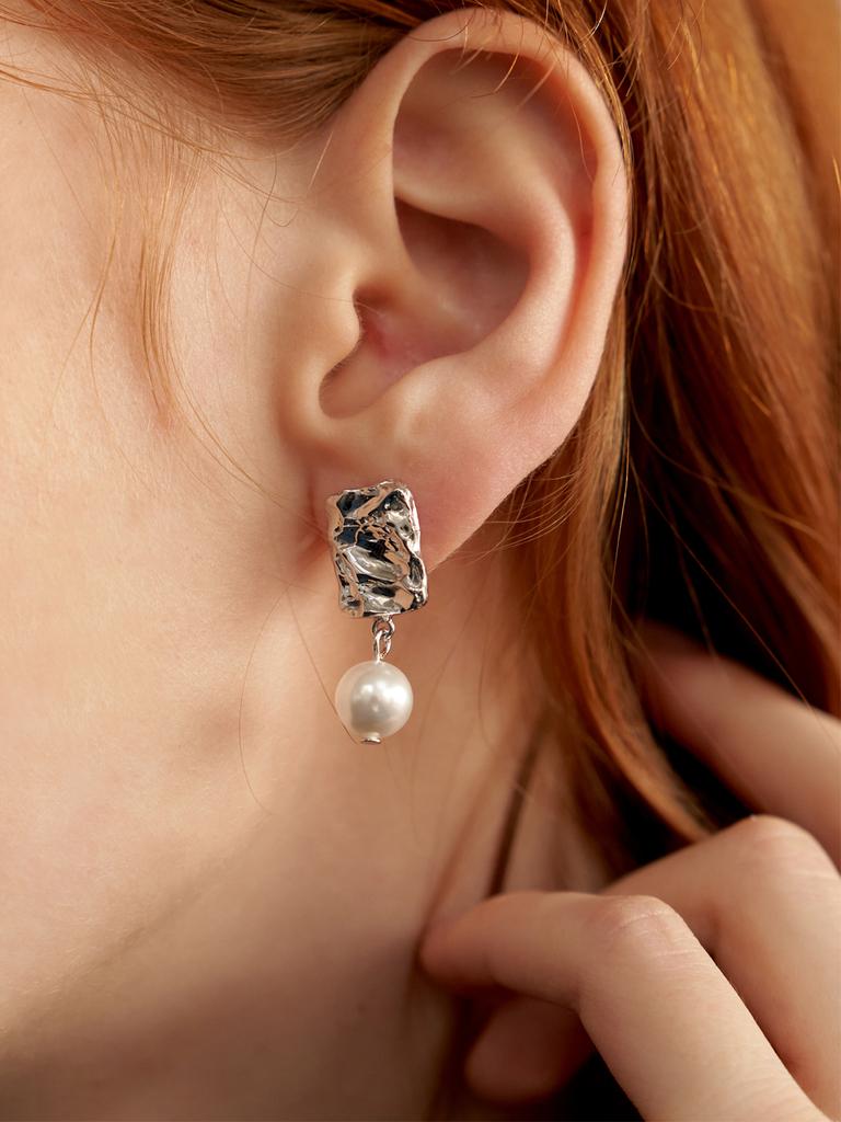Leeenoir Square Wrinkle Pearl Earring (2Color)