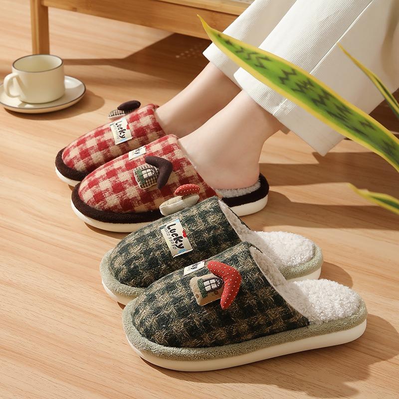 New cotton slippers women's winter home use cute cartoon hut simple plaid warm non-slip cotton slippers