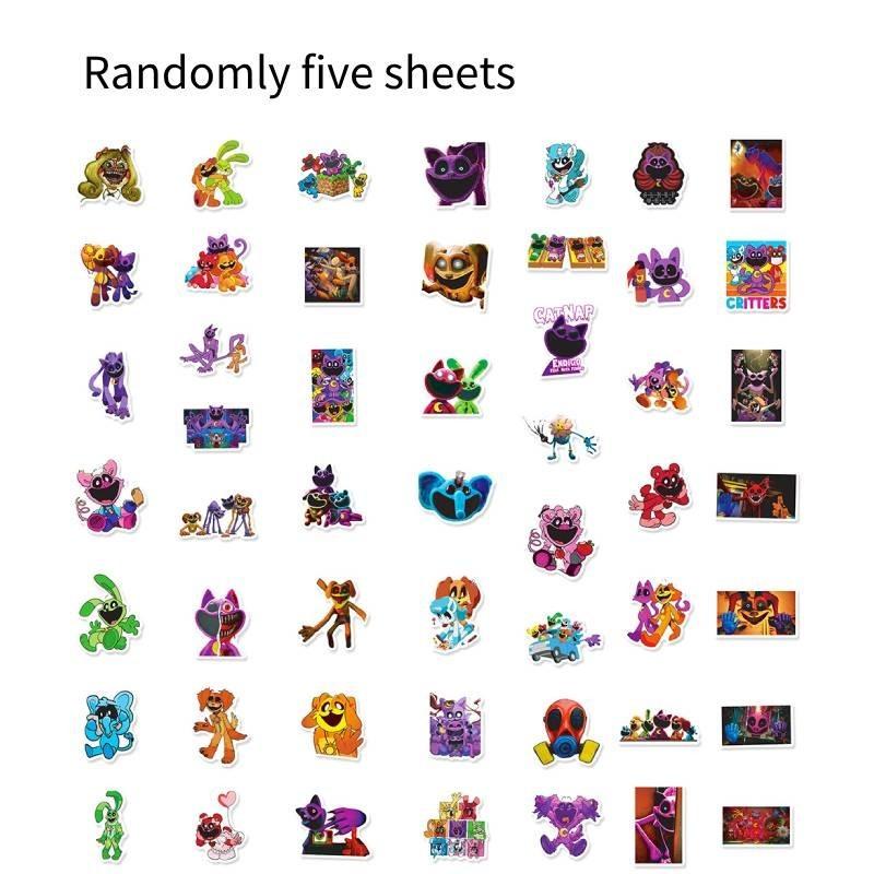 

Наклейки с карточками игровых персонажей на тему Critters Smiling Poppy Playtime, наклеенные на телефон 5Pcs