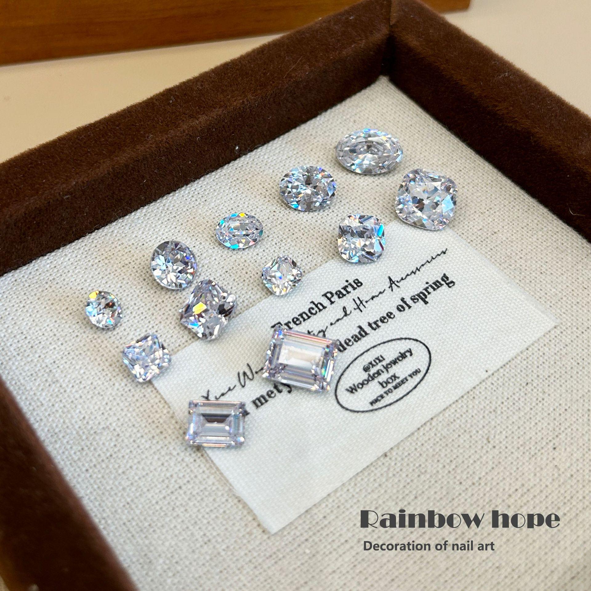 

Блискучий Набір Стразів Zirconia з Багатьма Гранями для Манікюру – Ручна Робота DIY Носимі Аксесуари 6mm Round (2 pcs)