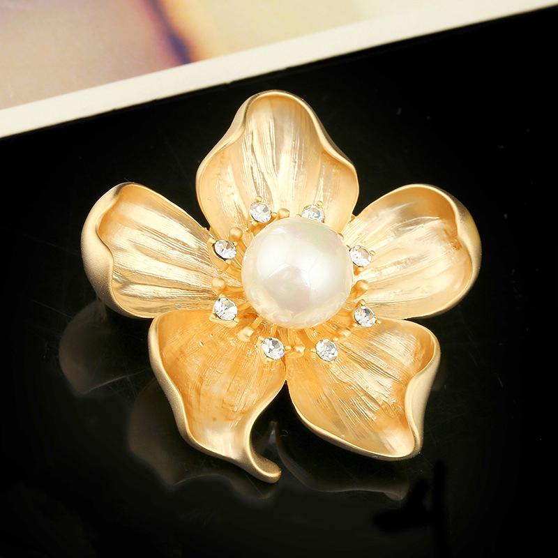 1pc Vintage Alloy Flower Brooch with Faux Pearl Fashion Pin for Suit Jacket Coat Elegant Women’s Clothing Accessory