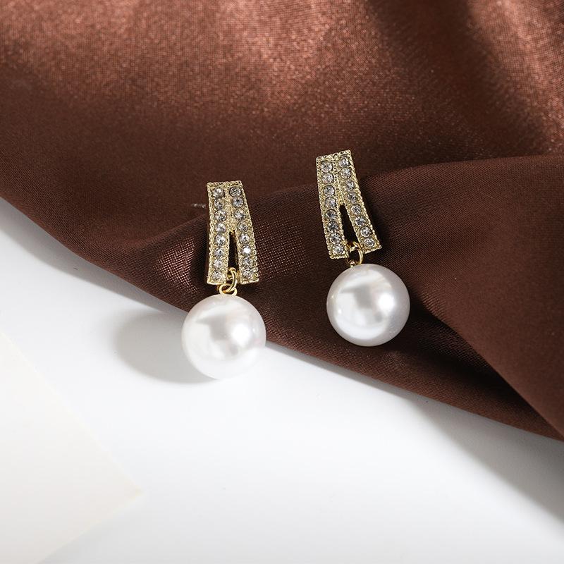 French Style Pearl Ear Clip Classic Women's Geometric Earrings