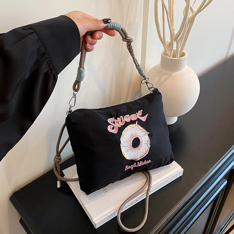 

Новая Тяжелая Промышленность Вышитая Ручной Работы Нейлоновая Сумка для Женщин Японская Повседневная Сумка Кроссбоди для Поездок Универсальная Сумка на Плечо