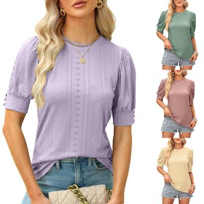Top casual de manga corta con cuello redondo y botones