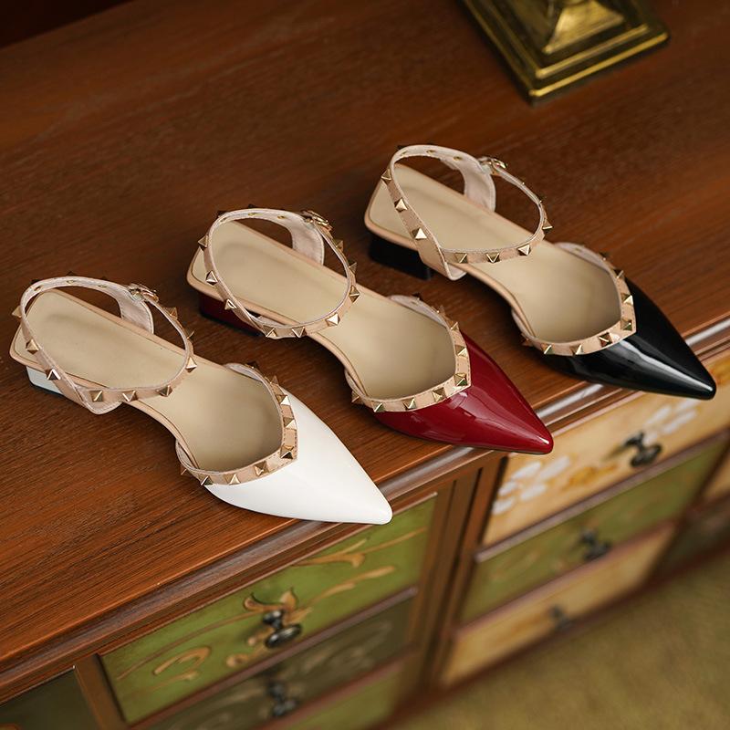 2024 Spring and Autumn New Style Fashionable Comfortable Elegant and Versatile Casual Rivet Wear-resistant Sandals for Women