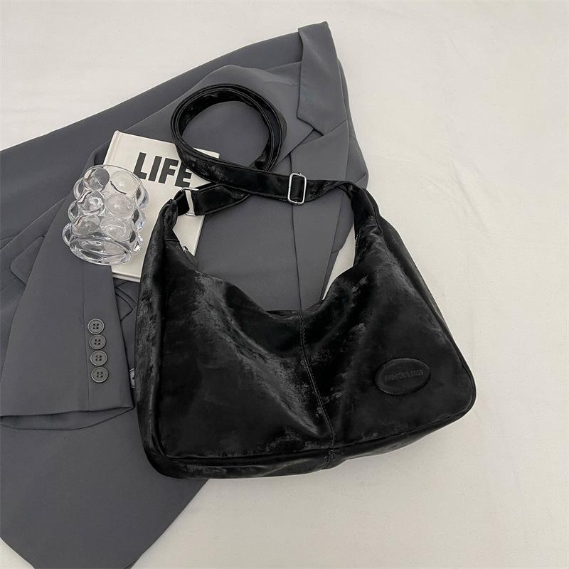 Large-capacity underarm bag women's 2025 new versatile fashion tote bag commuting to work oblique shoulder bag