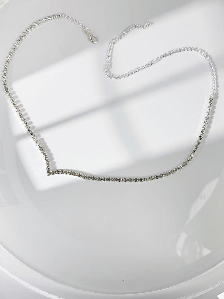 Water Diamond Geometric Necklace For Women With Electroplated Finish And Stylish Line Design