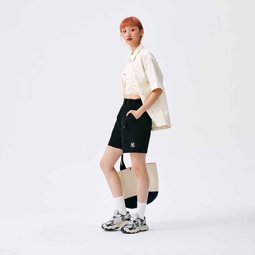 New MLB New York Yankees Basic Collection SS25 Cargo Shorts Unisex Black 3ASMB0453-50BKS