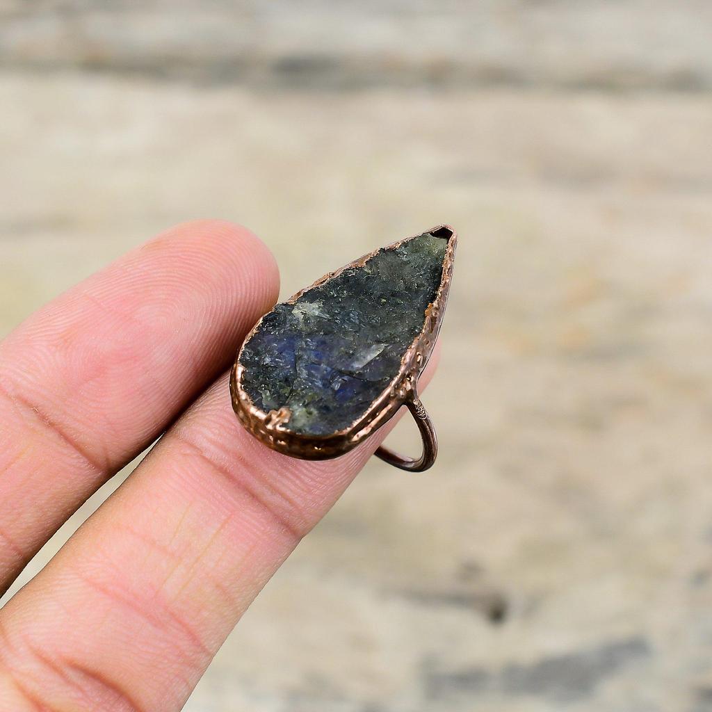 Bague en labradorite brute Bague en cuivre électroformé Bague réglable Bijoux faits à la main Bague en pierre précieuse délicate Bijoux en cuivre électroformé pour cadeau