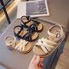 Neue Mädchenschuhe - Schlupfschuhe mit weichen Sohlen und Sommersandalen