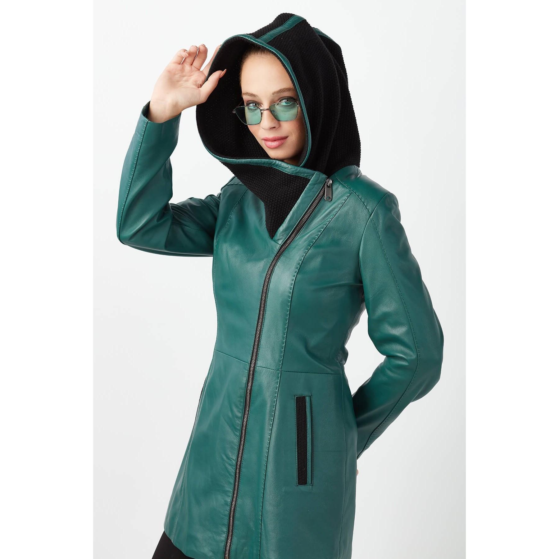 

Бирюзовое женское пальто из натуральной кожи