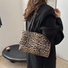 Women's Handbag 2025 New Clutch Bag, European and American Fashion Leopard Print Simple Small Square Bag, Personalized and Beautiful Shoulder Bag