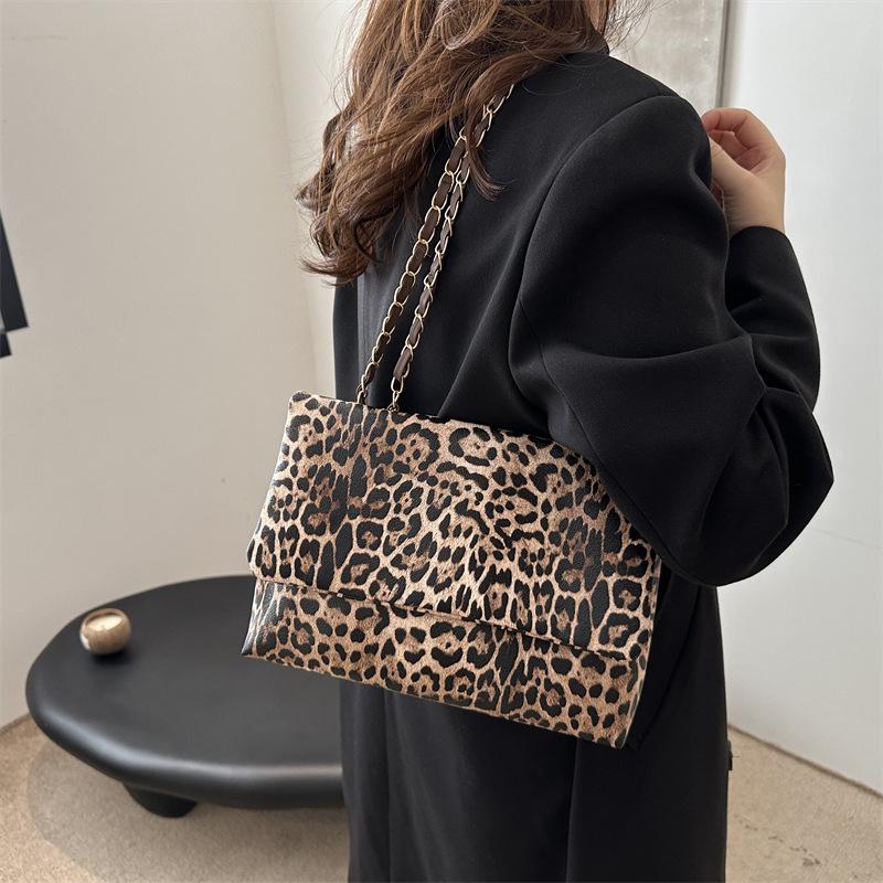 Women's Handbag 2025 New Clutch Bag, European and American Fashion Leopard Print Simple Small Square Bag, Personalized and Beautiful Shoulder Bag